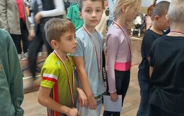 Halowe Wyzwanie Biegowe na Dzień Pluszowego Misia