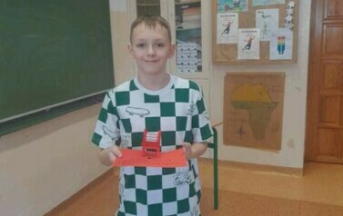 "Magiczne drzewo. Czerwone krzesło" Andrzej Maleszka 6