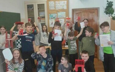 "Magiczne drzewo. Czerwone krzesło" Andrzej Maleszka 11