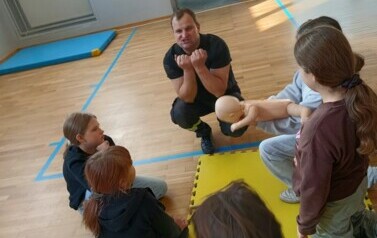 WARSZTATY Z UDZIELANIA PIERWSZEJ POMOCY PRZEDMEDYCZNEJ 9