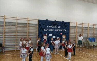 Przegląd tańc&oacute;w ludowych 1