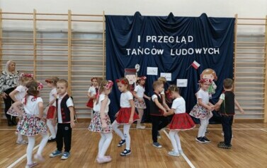 Przegląd tańc&oacute;w ludowych 2