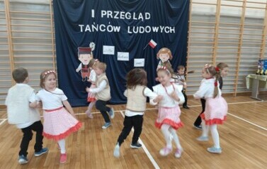 Przegląd tańc&oacute;w ludowych 11