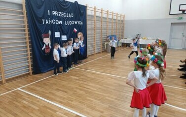 Przegląd tańc&oacute;w ludowych 14