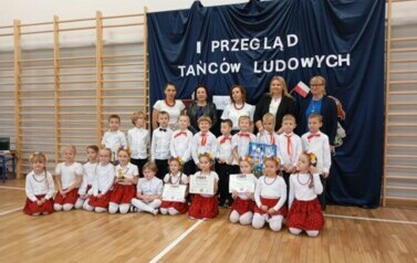 Przegląd tańc&oacute;w ludowych 15