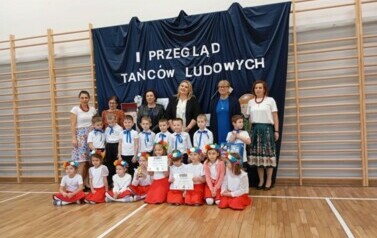 Przegląd tańc&oacute;w ludowych 16