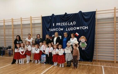 Przegląd tańc&oacute;w ludowych 18