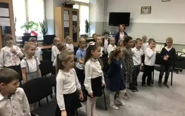 Pasowanie na czytelnika - klasa 1a 7