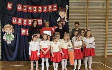 Przegląd tańc&oacute;w ludowych 8