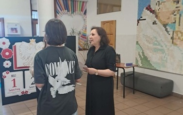 Przedmiot użytkowy z surowc&oacute;w wt&oacute;rnych 4