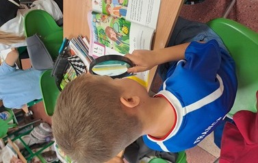 Litery pod lupą w 1a 3