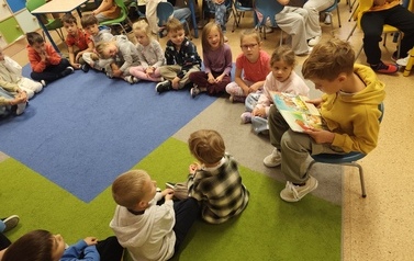 Dzień głośnego czytania w 3b i oddziale przedszkolnym 2