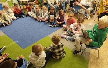Dzień głośnego czytania w 3b i oddziale przedszkolnym 4