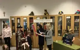 Pasowanie na czytelnika - klasa 1a 2