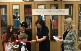 Pasowanie na czytelnika - klasa 1a 6