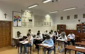 Pr&oacute;bny egzamin &oacute;smoklasist&oacute;w 1