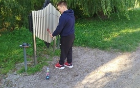 Drzewa pod lupą &ndash; obserwacje przyrodnicze klasy 4a 6