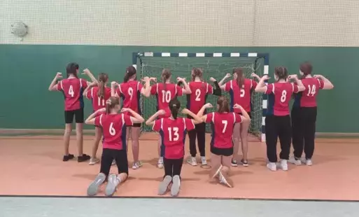 Zdjęcie do Awans drużyn dziewcząt i chłopc&oacute;w do powiatowych zawod&oacute;w w mini piłce ręcznej